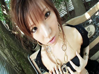 Nette Serina hat einen passenden BH und vibrator, den Sie benutzt in Ihrer Muschi